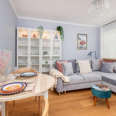 Cozy Pastel Two Bedroom Apartment In Central Gdynia By Noclegi Renters Eksteriør billede