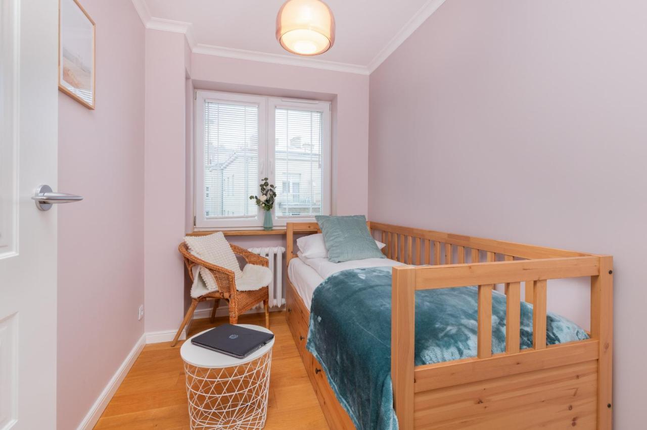 Cozy Pastel Two Bedroom Apartment In Central Gdynia By Noclegi Renters Eksteriør billede